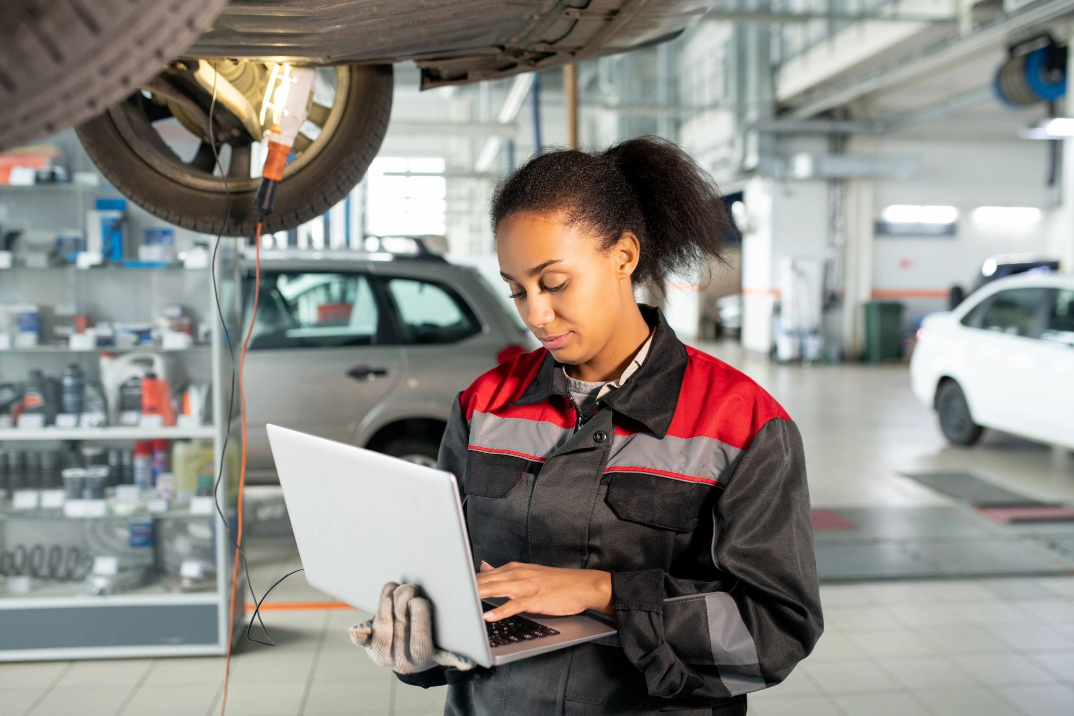 Service professional using a laptop in an auto workshop
